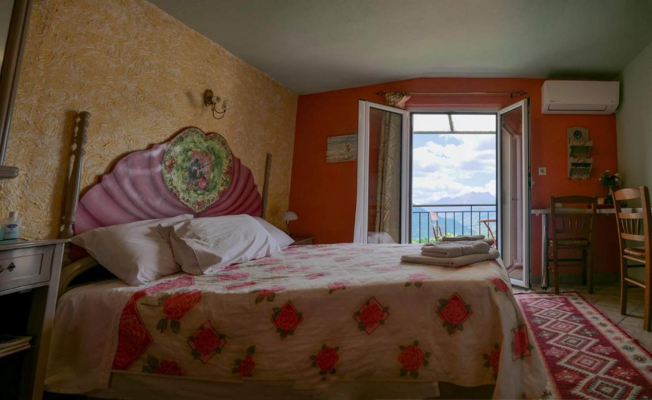 Hotel Η Φωλιτσα Karpenísion Exterior foto